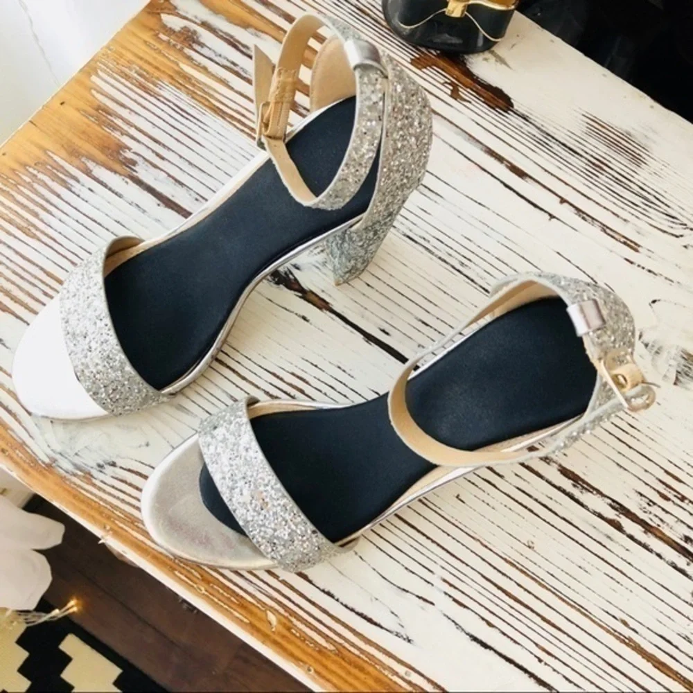 Glitter Heels in Silver / white
